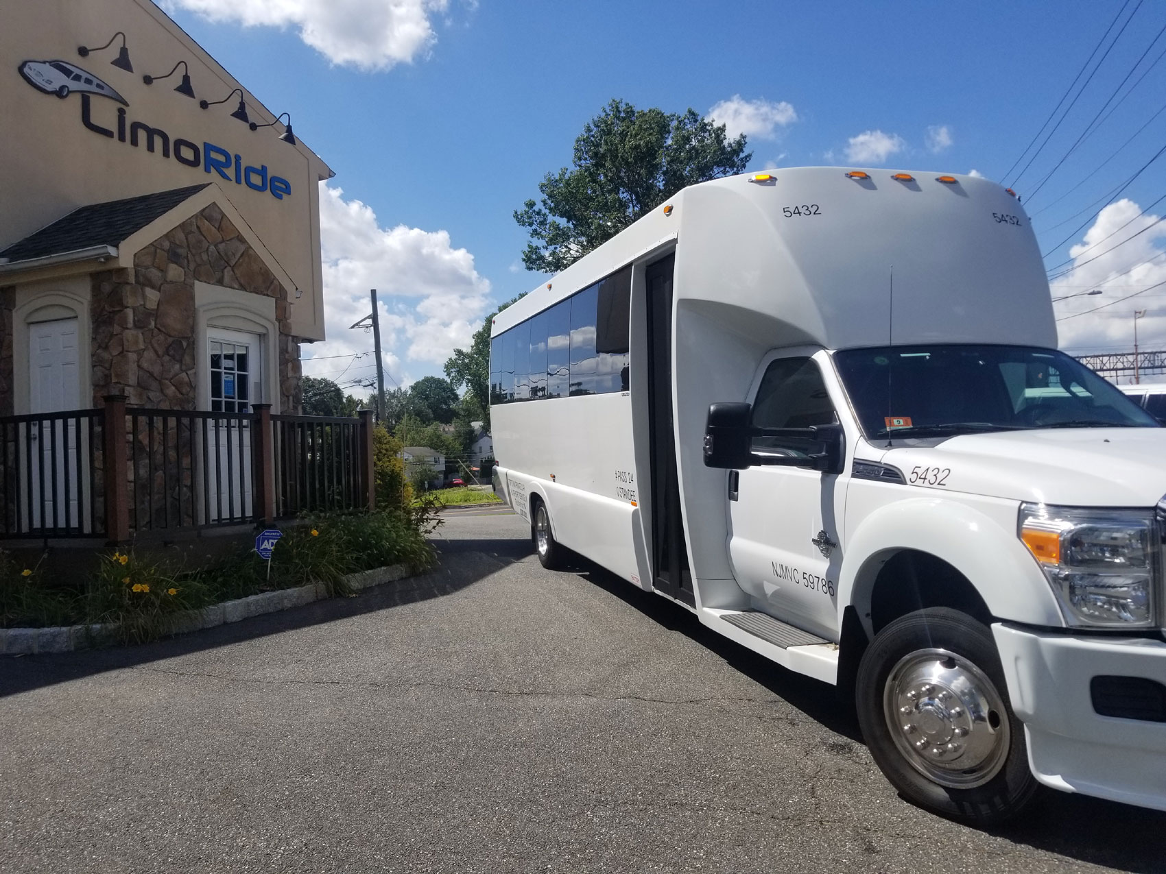 PARTY BUS 24 PASSENGER - Limo Ride - NJ Limo & Party Bus service.